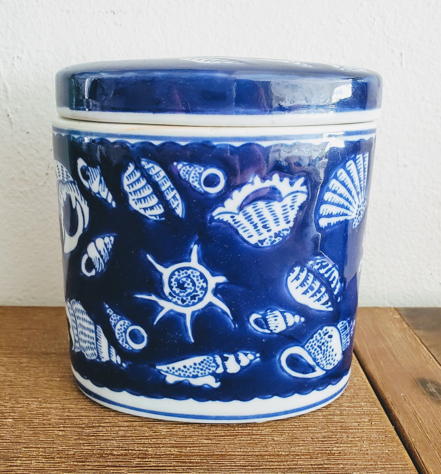 Blue & White Chinoiserie Handpainted Shell Jar